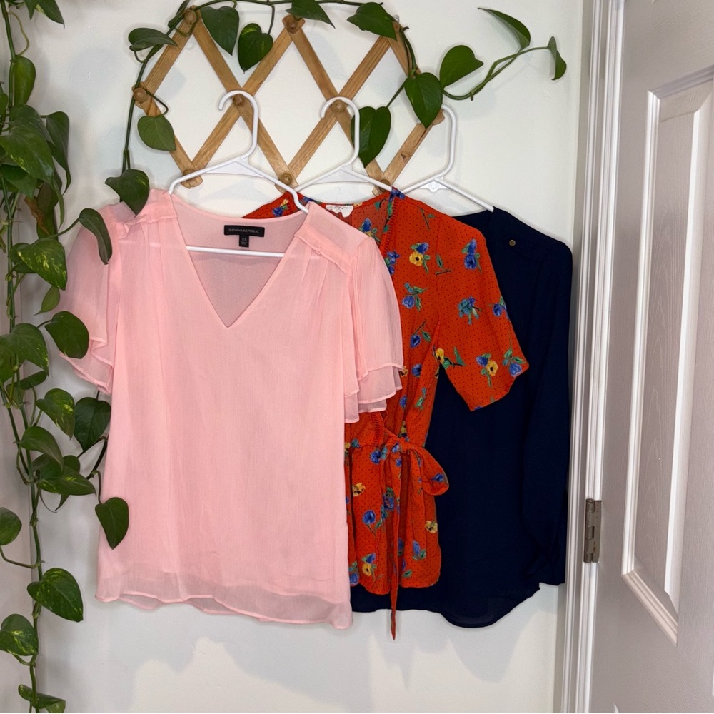 BUNDLE Banana Republic Sienna Sky and The Limited Top